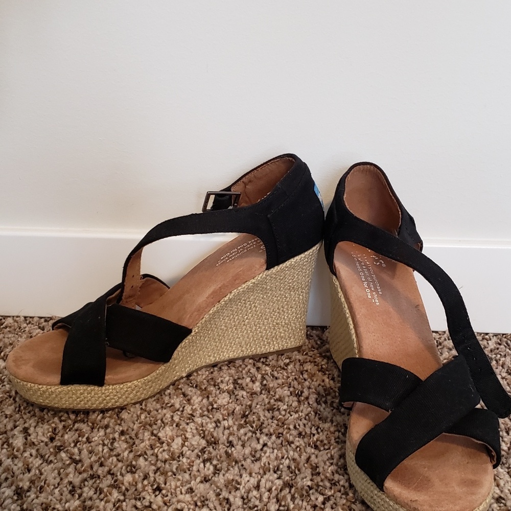 Toms Strappy Wedge Sandal size 8.5 black